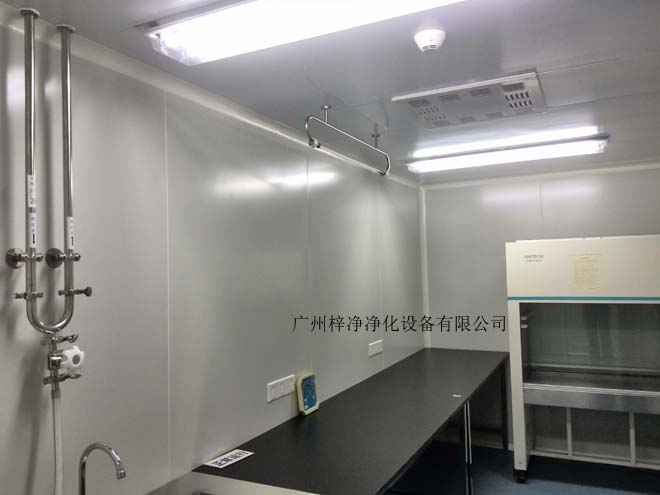 建造和使用潔凈室能有效減少室內誘入、產生及滯留粒子。